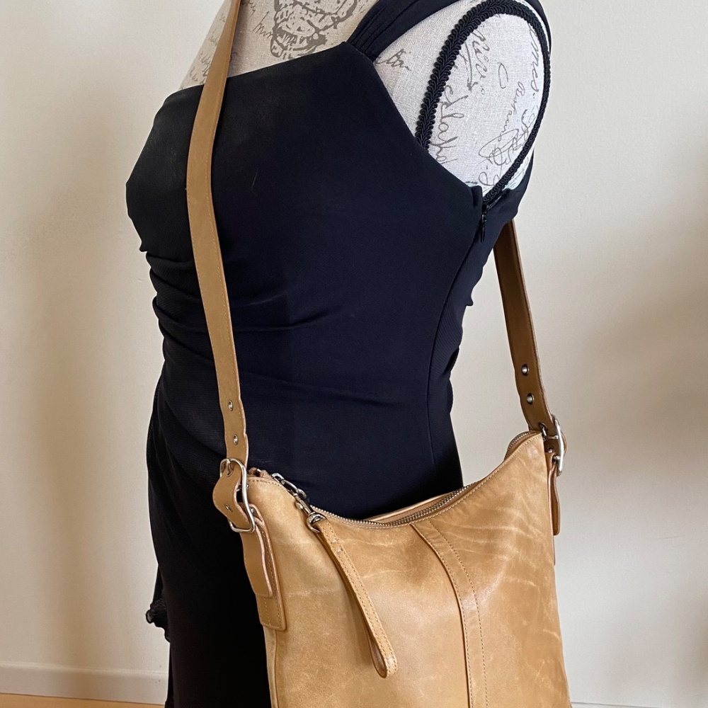 Coach Legacy Leather Shoulder Bag Style 9326 – British Tan – Classic Zip Hobo